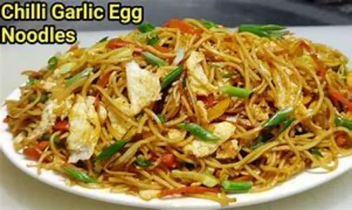 Egg Chilli Noodles (Large)